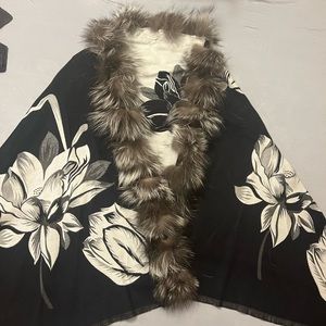 Belle Fare Wool Printed scarf/wrap. Never worn. Real Fur.